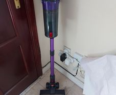 Smoture Cordless Vacuum Cleaner, model VAC02, in excellent condition, great suction, plus charger and accessories