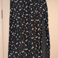 Stunning floral and doot midi skirt