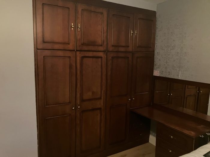 Built-in wardrobes / dressing table