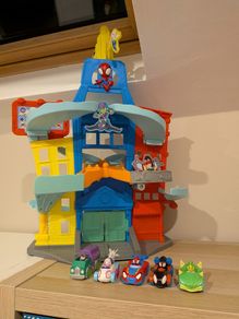 Spidey and friends race track