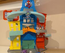 Spidey and friends race track