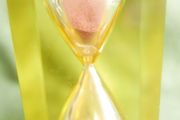 Vintage 1970s small hourglass sand timer, amber-colour