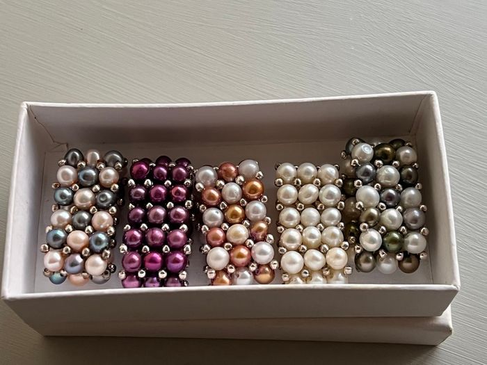 5 Piece Pearl Stretchy Rings