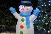 Garden Mile Large Self-Inflatable Snowman with Built-in LED Lights Christmas Decorations Electric Blow Up Giant Illuminated Christmas Ornaments Xmas Figure Statue for Indoor Outdoor Xmas Decorations