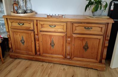 Dresser cabinet