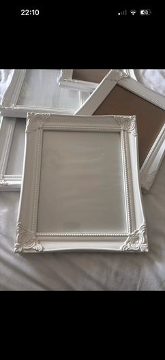 5 white frames