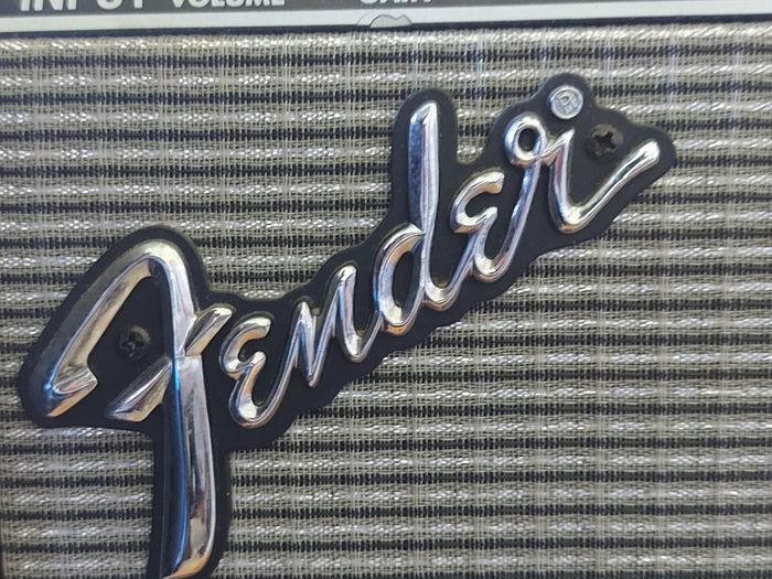 FENDER Frontman 15G Guitar Amp in excellent like new condition, working great