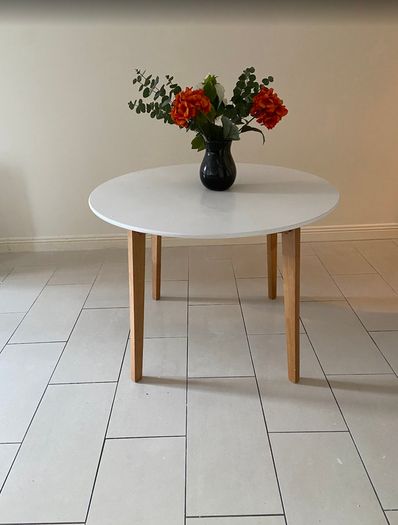 4-seater dining table