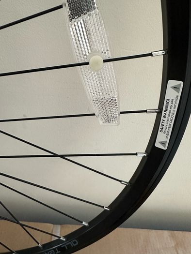 Brand new 27.5 Shimano Cassette Disc Mountain Bike Back Wheel ( BRAND NEW )