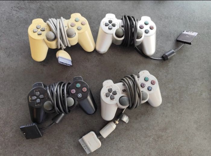 Original PS 2 Console, PS 2 games, 3 controllers as a bundle