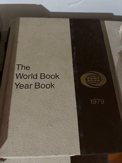 Full Encyclopaedia Set from 1979 - Mallow