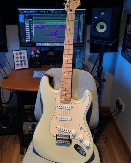 Fender Stratocaster Gold