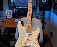 Fender Stratocaster Gold
