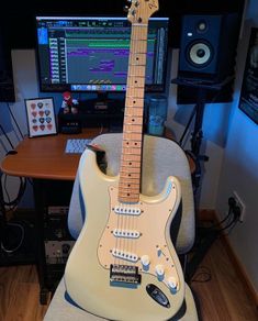 Fender Stratocaster Gold