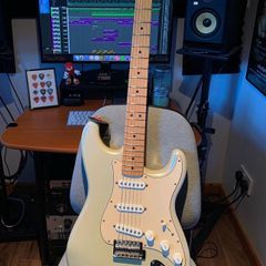 Fender Stratocaster Gold