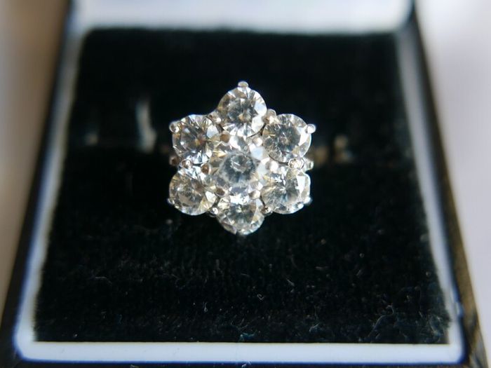 Vintage 9Ct Solid Gold 375 Beautiful Cubic Zirconia Ring 3,99g
