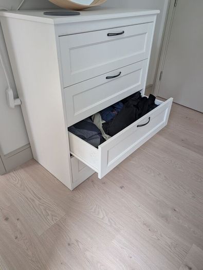 White 4-drawer chest of drawers 103x82x50cm