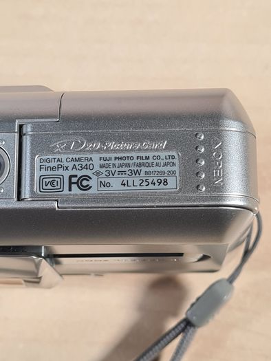 FUJIFILM FINEPIX A340 digital camera 4MP mega pixels TAKES 2 X AA batteries