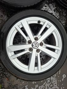 17" Vw Alloys with tyres