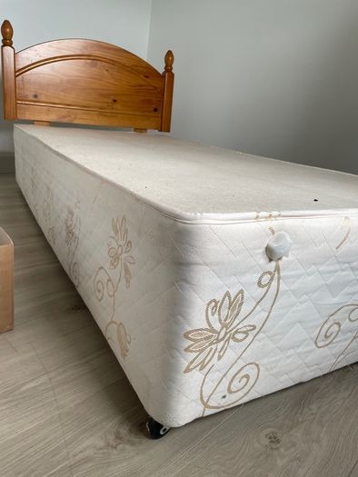 Single Wooden Bed Frame with Divan Base anud Mattress