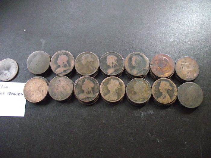 Great Britain. Victoria. 71 coins x half penny