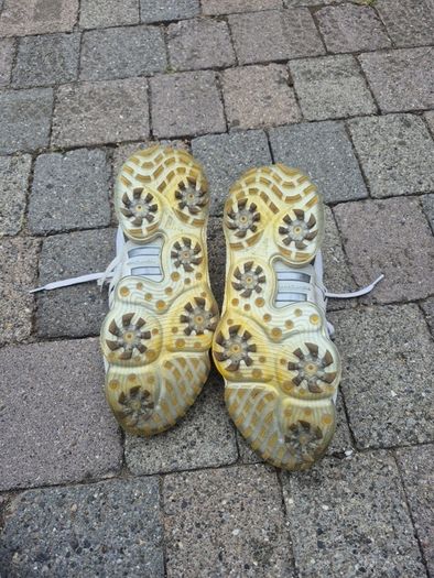 golf shoes
