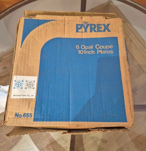 Vintage JAJ Pyrex Chelsea 10-Inch Dinner Plates Set (6 Pcs) with Original Box