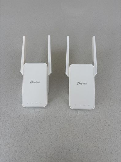 TP-Link AC1200 WiFi range extender (pair)