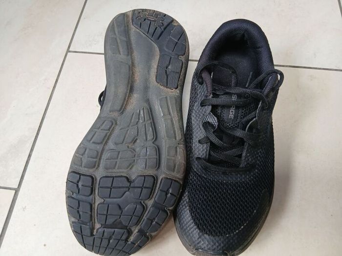 Under Armour school runners black 5 kids