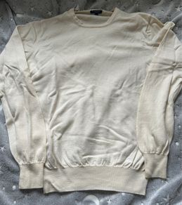 Burberry Knit in butter yellow