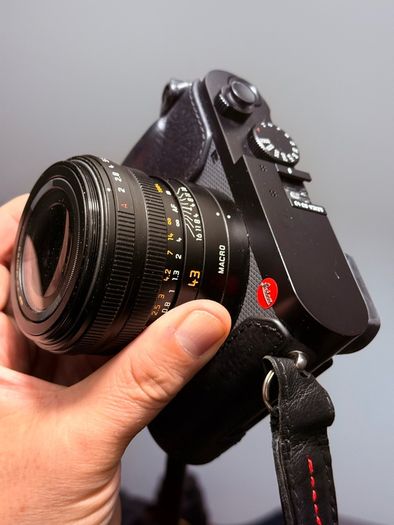 Leica Q3 43 plus extras