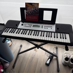 Yamaha keyboard and stand