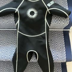 Boys wetsuit aged 4-5