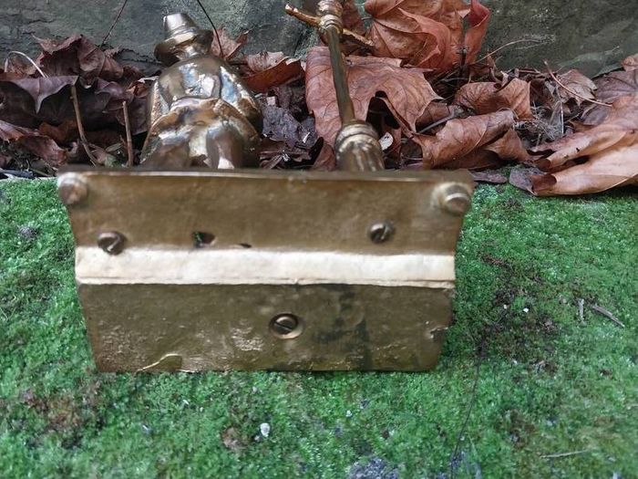 Dublin Lamplighter Brass