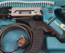 Makita 6843 Auto Feed 240v