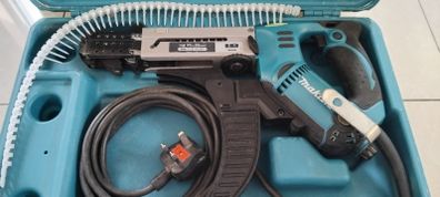 Makita 6843 Auto Feed 240v
