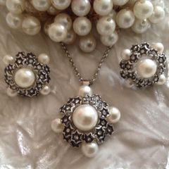 Vintage Pearl Jewellery