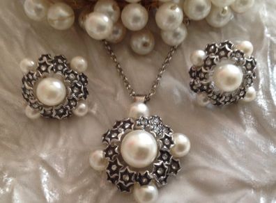Vintage Pearl Jewellery