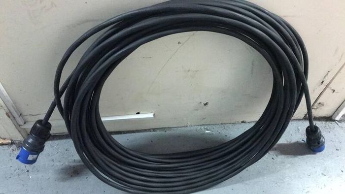 40 Meters 3 x 6 mm SWA with 2 32A Male Plugs
