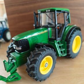 Siku John Deere tractor 1:32
