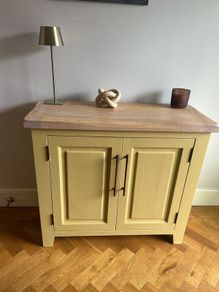 Solid oak sideboard / cabinet