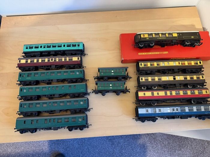 Model Railway Carriages - 00 Guage
