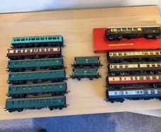 Model Railway Carriages - 00 Guage