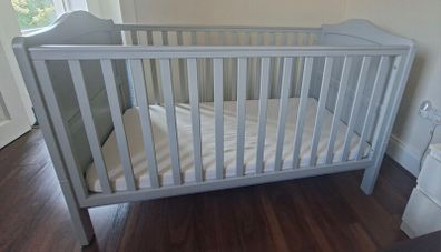 Baby cot and bed