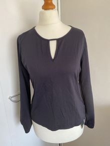 BNWT Black Key Hole Top, size 14