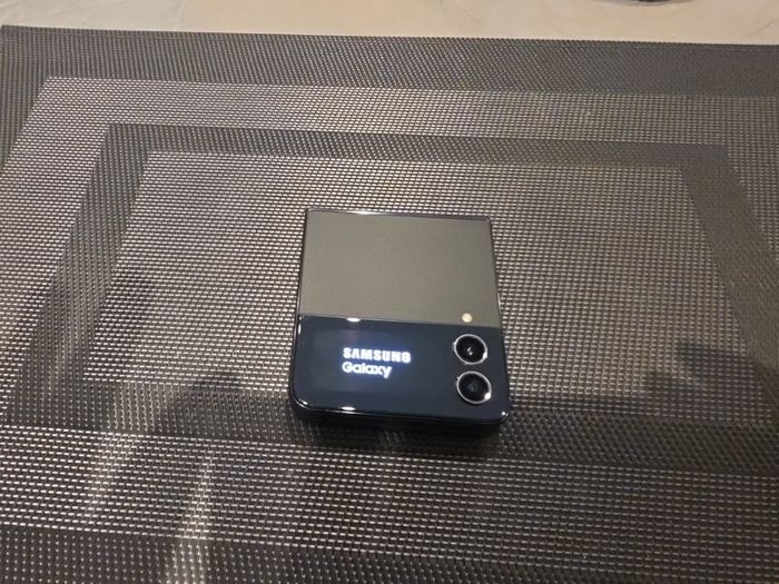 Samsung Galaxy Flip 4