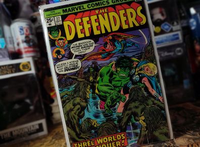The Defenders ! Issue #27 ! Key Issue ! 1st Cameo Appearance of Starhawk ! Guardians Of The Galaxy Appearance ! Hot Copy ! Bronze Age Comic from 1975 ! by Marvel !