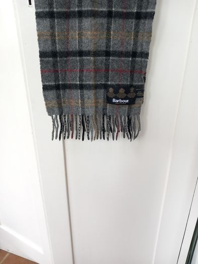 Barbour Grey 100% Wool Lambswool Scarf.