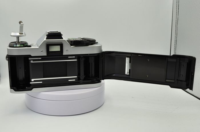 Canon AE-1 Program Silver/ Chrome 35mm SLR Film Camera with fast Canon FD 50mm f1. 8 FDn, Recently FULLY SERVICED and in Good Condition.