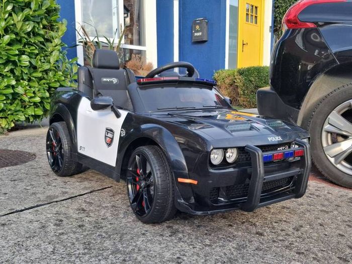 12v Official Dodge Challenger Ride On Police Car Excellent Condition